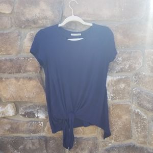 Blue T-shirt with tie at the bottom